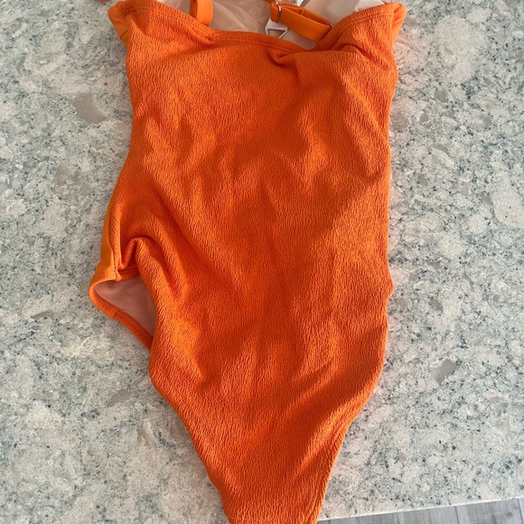Cupshe bathing suit. Never worn. Supper fun color - Picture 5 of 5